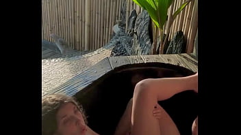Balcony Fuck: Amateur Couple’s Risky Public Sex