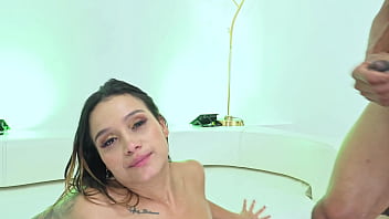 Hannah Jones’ Powerful Dap: A Latina’s Anal Piss Adventure