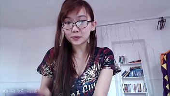 Racy Asian Babe’s Mouth Moves At A Frantic Pace